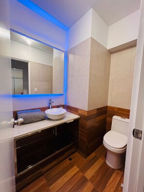 Appartamento Exclusive | Bagno | Combinazione doccia/vasca, asciugacapelli, asciugamani, sapone