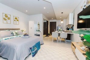 1 slaapkamer, een strijkplank/strijkijzer, wifi, beddengoed