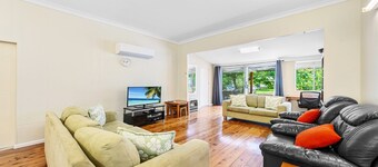 Stroll to beach, restaurant, pet friendly