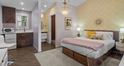 Suite 2 Pillow Talk Suite The American Hotel Dwntn Williams Bay. Steps to Beach.