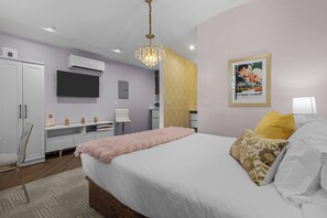 1 bedroom, travel cot, WiFi, bed sheets