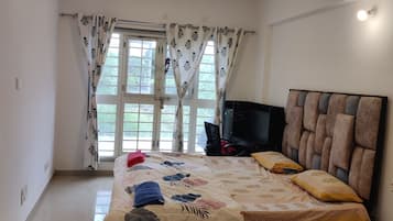 5 quartos, ferros/tábuas de passar roupa, Wi-Fi, roupa de cama