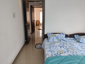 5 slaapkamers, een strijkplank/strijkijzer, wifi, beddengoed