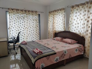 5 slaapkamers, een strijkplank/strijkijzer, wifi, beddengoed