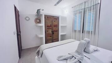 2 bedrooms, iron/ironing board, WiFi, bed sheets