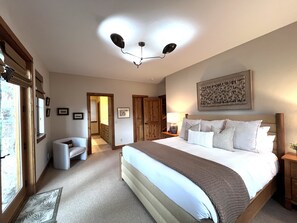 4 室のベッドルーム、WiFi、ベッドシーツ