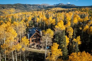Exterior - Bear Lodge - Luxurious log home with ski-in/out access! (Mountain Village)