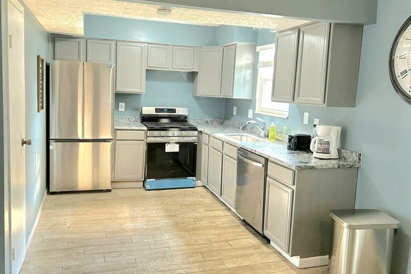 Køleskab, mikrobølgeovn, ovn, kogeplade