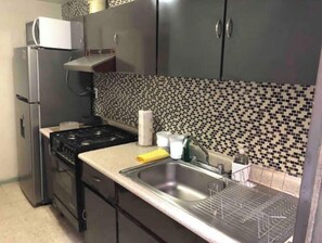 Cookware/dishes/utensils