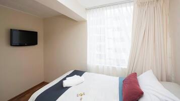 3 bedrooms, in-room safe, iron/ironing board, WiFi