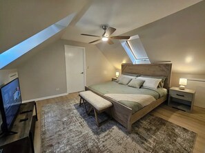 3 bedrooms, desk, iron/ironing board, WiFi - Chic Loft in the Southport Corridor (Chicago)