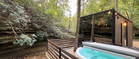 Outdoor spa tub