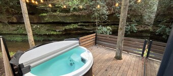 “Glass House” #1 - Modern Mirror Home w/ Hot-tub