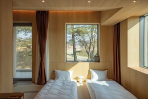 Luxury Studio Suite, Private Bathroom, Mountain View | Soundproofing, free WiFi - PBr7 Hotel Unusual Stay (Gyeongju)