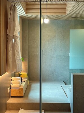 Soundproofing, free WiFi