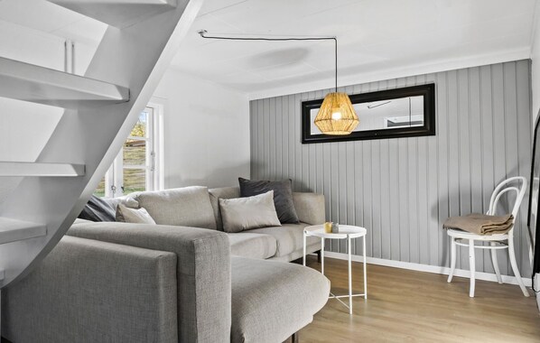 Fireplace - Beautiful home in Omø with WiFi (Omø)