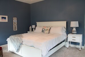 3 bedrooms, WiFi, bed sheets - Charming 3-bedroom house: Winona Lake Front (Warsaw)