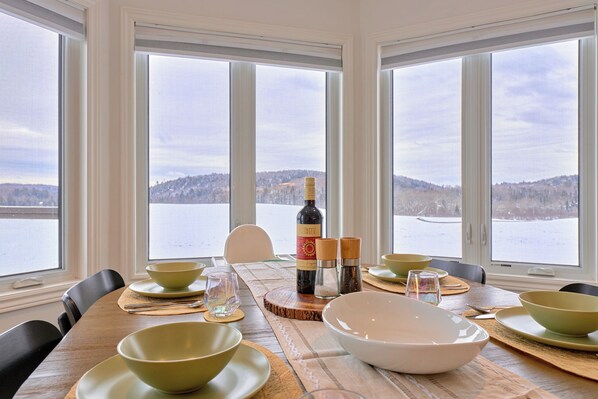 Dining - Modern Farmhouse Getaway | 5+ Acres | Family Friendly | Arrowhead | Algonquin (Huntsville)