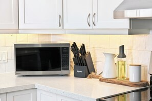 Fridge, microwave, oven, stovetop - Modern Farmhouse Getaway | 5+ Acres | Family Friendly | Arrowhead | Algonquin (Huntsville)