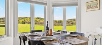 Modern Farmhouse Getaway | 5+ Acres | Family Friendly | Arrowhead | Algonquin