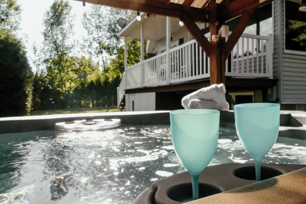 Outdoor spa tub