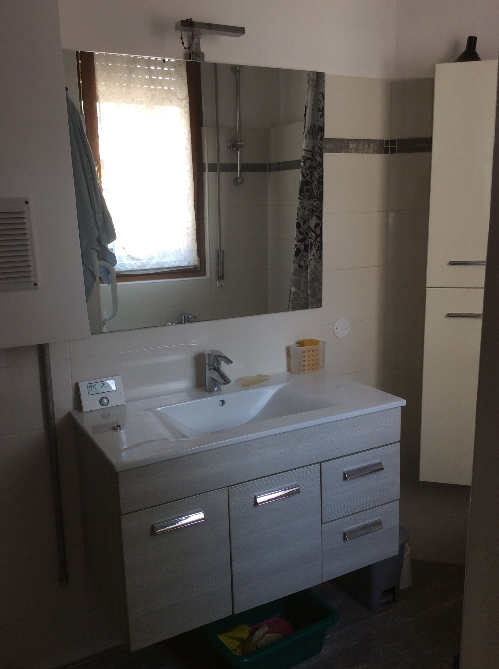 Haartrockner, Handtücher, Seife, Toilettenpapier