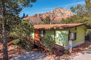 Exterior - The Tourist & Hiking Spot!

 (Sedona)