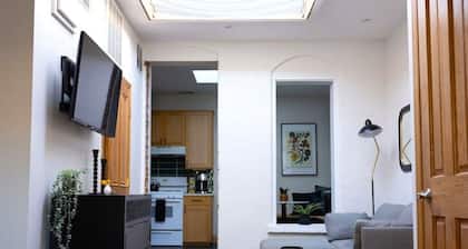 Charming and Cozy Studio in DT Northfield!