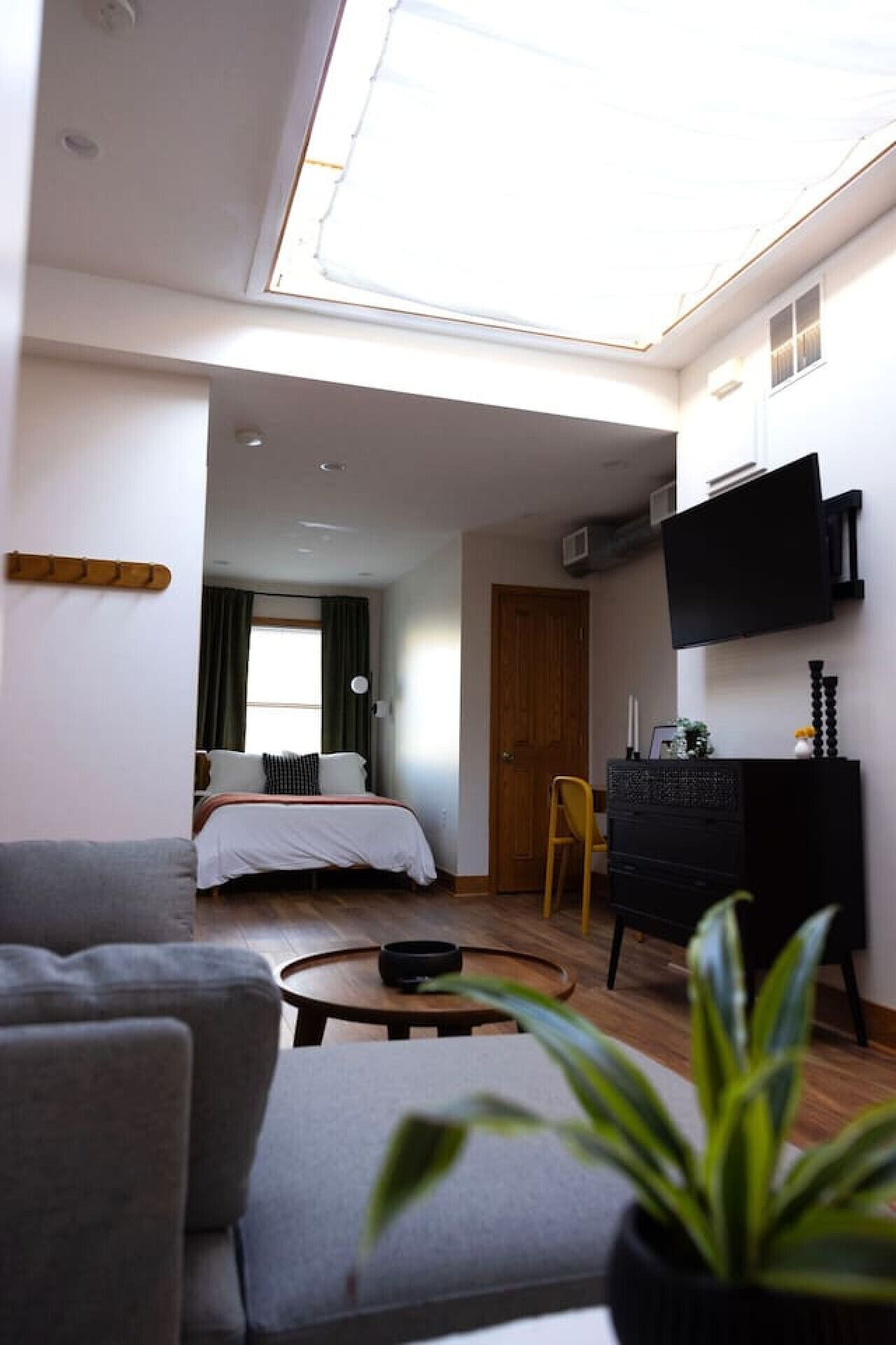 1 chambre, bureau, fer et planche à repasser, accès au Wi-Fi (inclus)