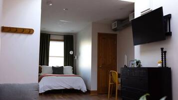 1 chambre, bureau, fer et planche à repasser, accès au Wi-Fi (inclus)