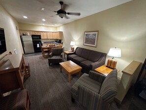 Smart TV, chimenea, reproductor de DVD y monitor de computadora 