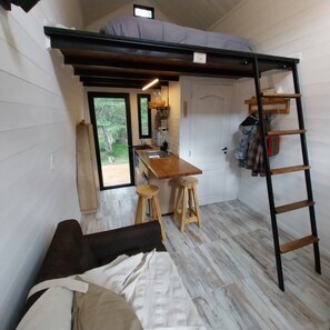 Interior - Incredible mini house (tiny house) at the foot of the mountain, ecologically sustainable (El Chalten)