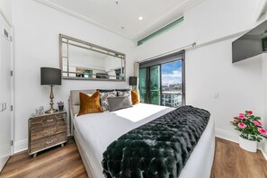 2 bedrooms, desk, iron/ironing board, WiFi