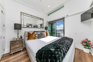2 bedrooms, desk, iron/ironing board, WiFi - Penthouse Crown Jewel (Auckland)