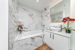 Hair dryer, towels - Penthouse Crown Jewel (Auckland)