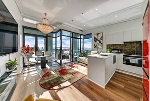 TV - Penthouse Crown Jewel (Auckland)