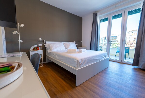 Elite Triple Room, Balcony, City View