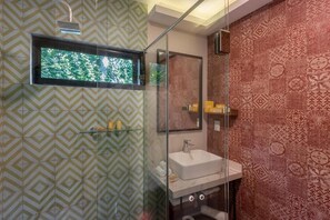 Quarto casal | Banheiro | Chuveiro, produtos de toalete grátis, secador de cabelo 