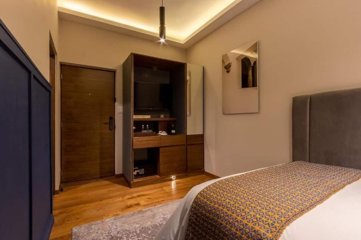 In-room safe, desk, laptop workspace, WiFi (free)