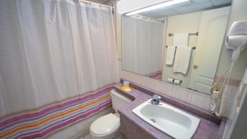 Combined shower/bathtub, hair dryer, towels, soap
