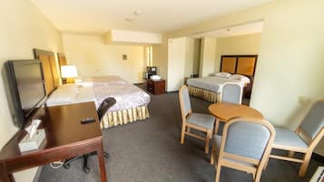 Superior Quadruple Room | Desk, free WiFi