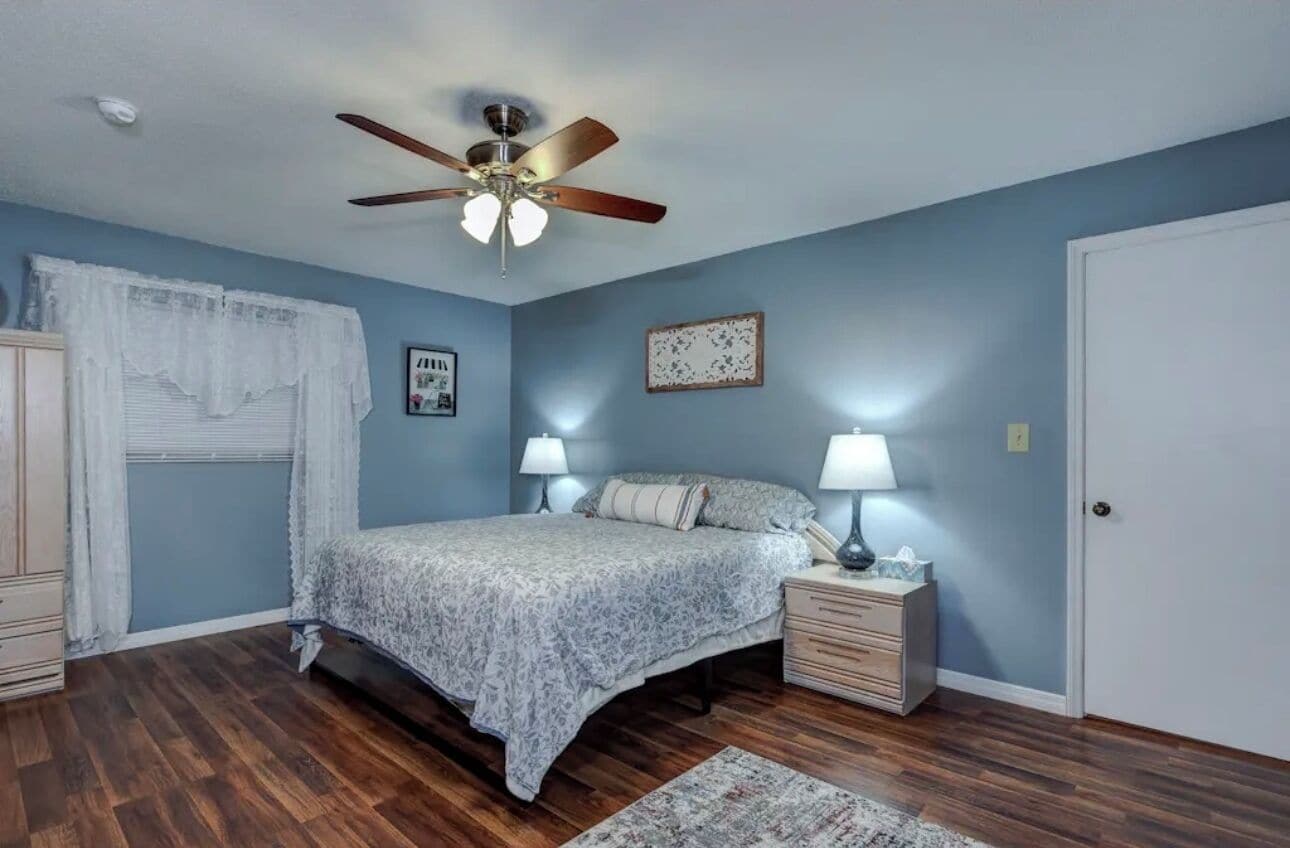 2 quartos, ferros/tábuas de passar roupa, Wi-Fi de cortesia