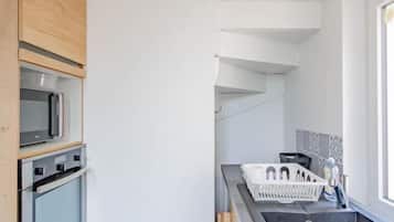 Micro-ondas, fogão, lava-louças, cadeirão de bebê