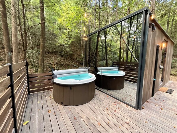Outdoor spa tub