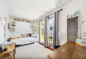 2 Schlafzimmer, Schreibtisch, Reisekinderbett, WLAN