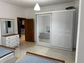 2 makuuhuonetta, silitysrauta/-lauta, Wi-Fi, vuodevaatteet