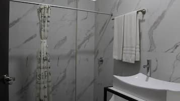 Classic Room | Bathroom | Shower, towels, soap, shampoo