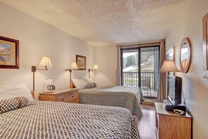 Free WiFi, bed sheets - Hotel Room, Ski in/Ski out! Large Hot tub. Perfect Location FP200 (Copper Mountain)