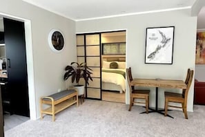 1 chambre, fer et planche à repasser, Wi-Fi gratuit, draps fournis
