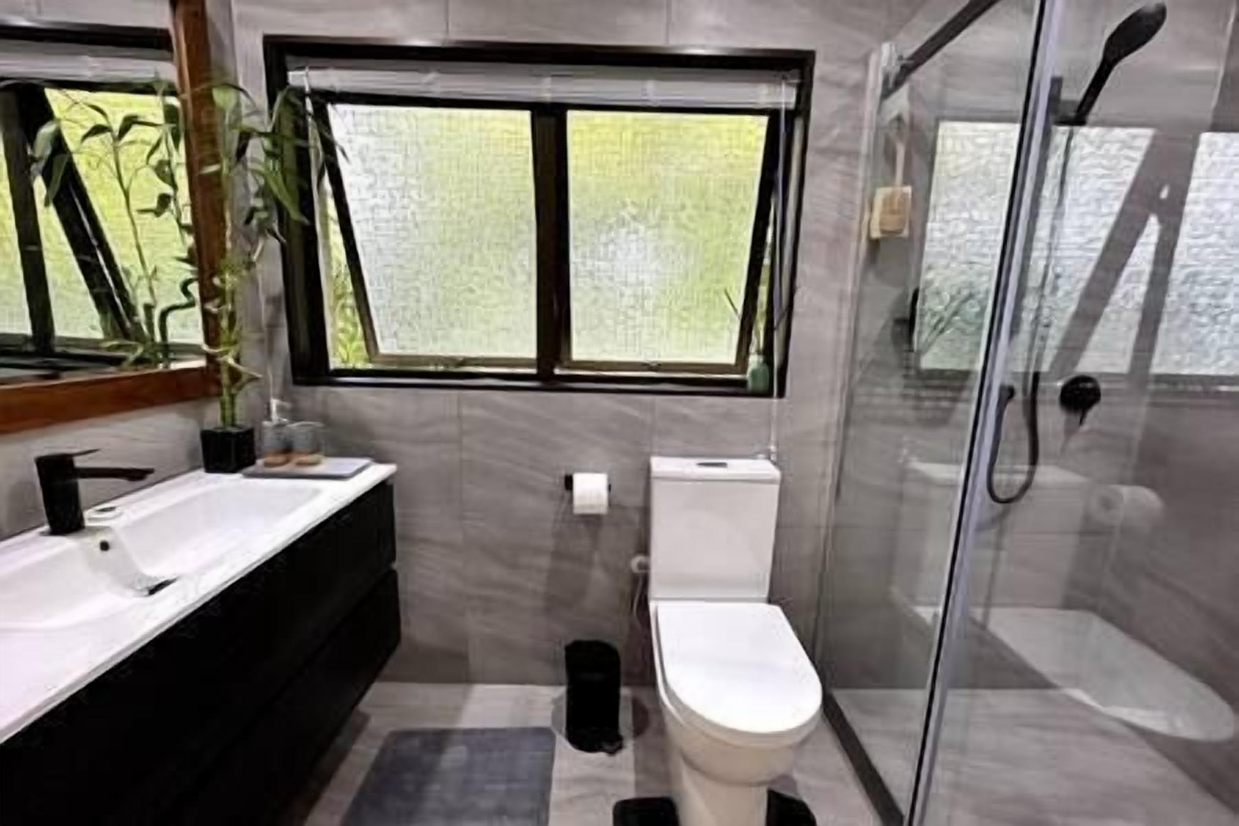 Hårføner og håndklær